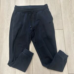 Fabletics Men's Dark Joggers
